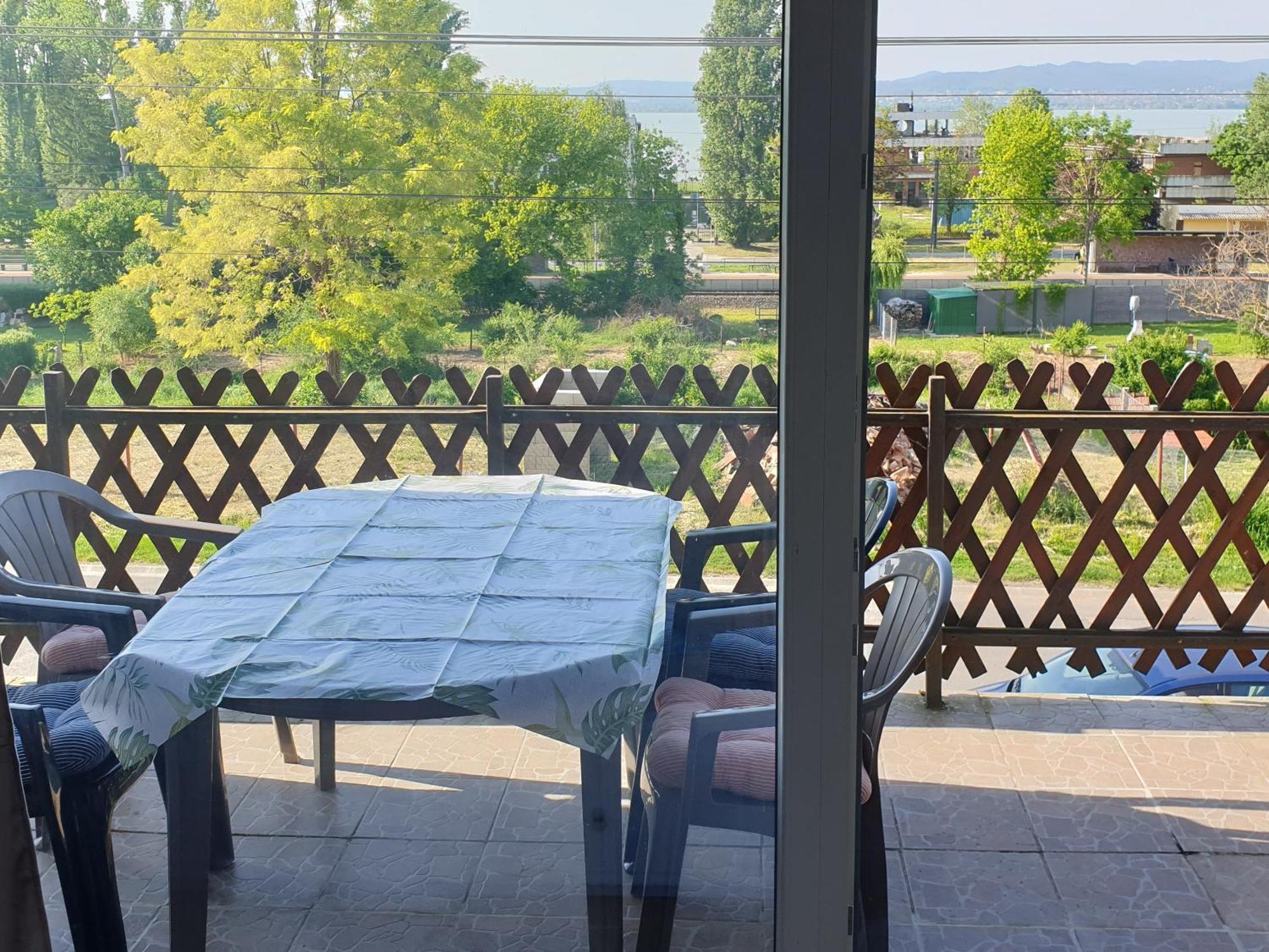 Sophie Apartment With Balcony Balatonbereny Exterior photo